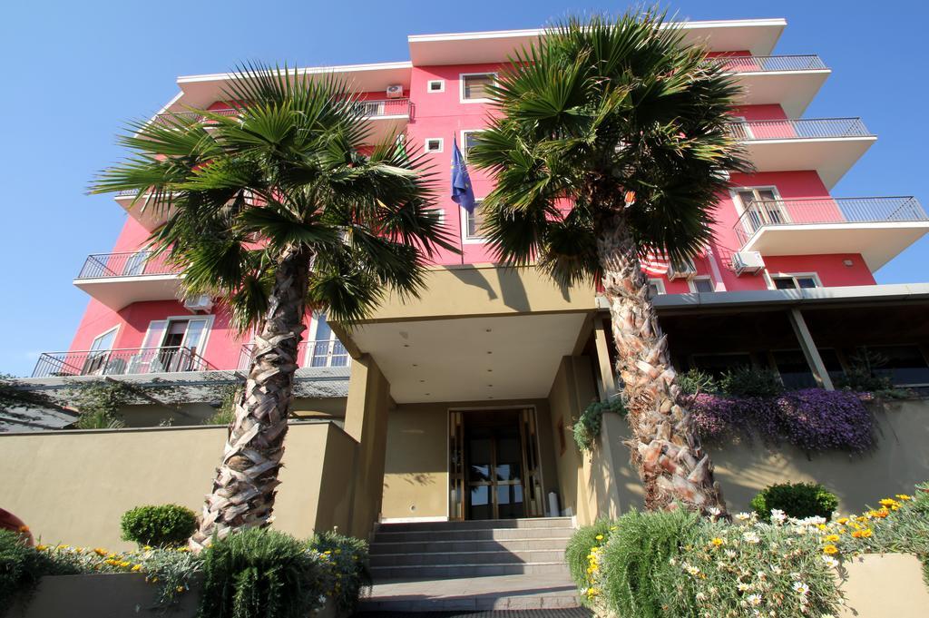 Hotel Carosello Понтеканяно Екстериор снимка
