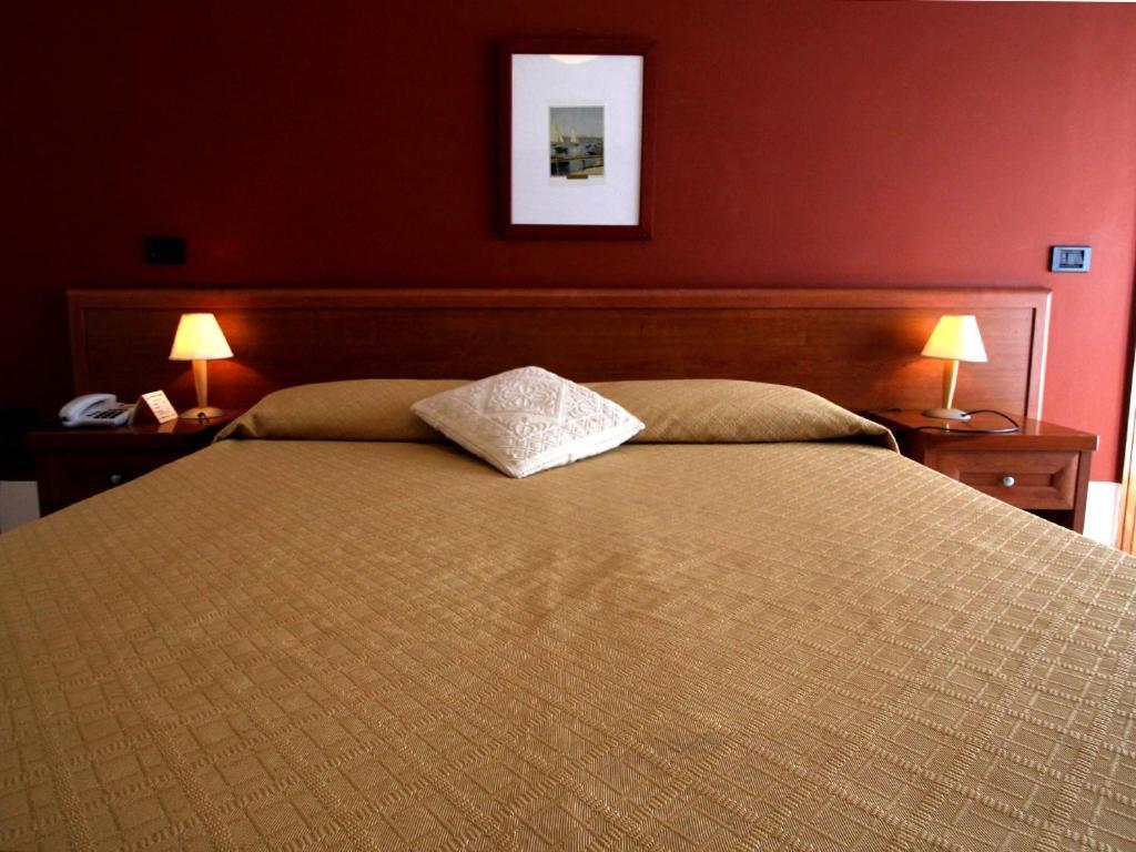 Hotel Carosello Понтеканяно Екстериор снимка
