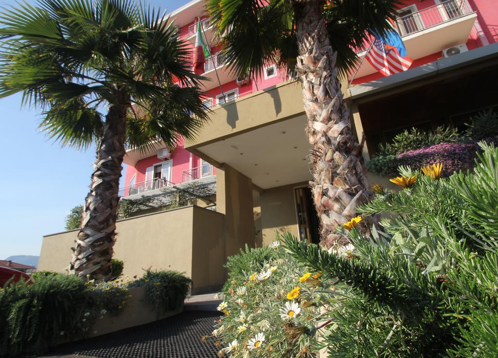 Hotel Carosello Понтеканяно Екстериор снимка